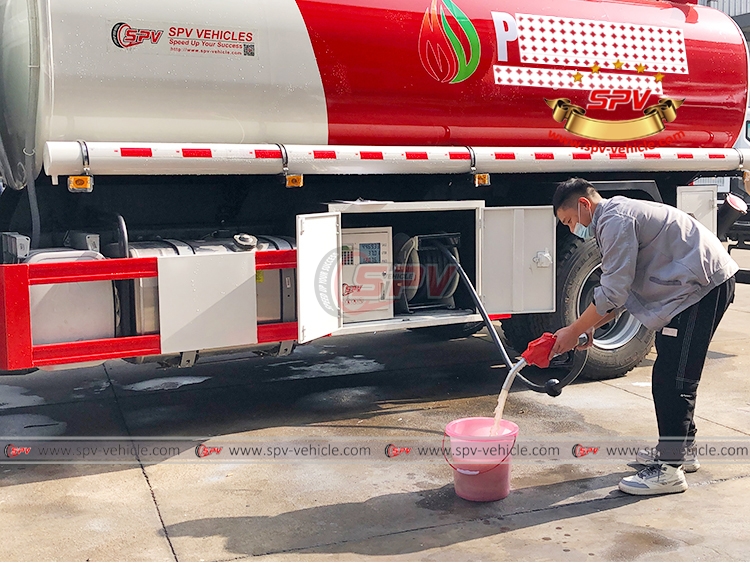 12,000 litres Fuel Bowser Sinotruk HOWO - Testing